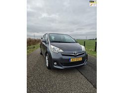 Grijs Gebruikt 2011 Toyota Verso-S MPV | € 8.499 (Eerlijke prijs)