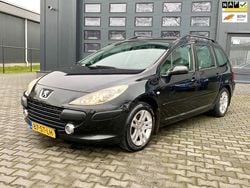 Zwart, metallic lak Gebruikt 2006 Peugeot 307 Stationwagen | € 1.899 (Eerlijke prijs)