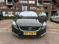 Zwart Gebruikt 2015 Volvo V40 Momentum Stationwagen | € 7.500 (Iets duurder)