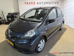 Grijs Gebruikt 2011 Toyota Aygo Hatchback | € 2.950 (Eerlijke prijs)