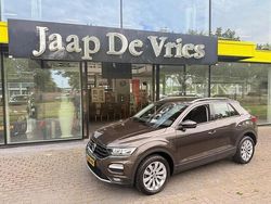 Bruin Gebruikt 2019 VW T-Roc Business SUV | € 21.950 (Eerlijke prijs)
