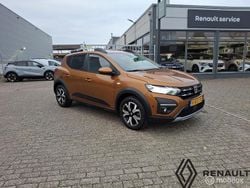 Oranje Gebruikt 2022 Dacia Sandero Comfort Hatchback | € 15.750 (Eerlijke prijs)