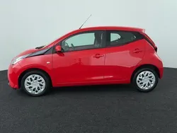 Rood Gebruikt 2021 Toyota Aygo X-play Hatchback | € 12.950 (Eerlijke prijs)