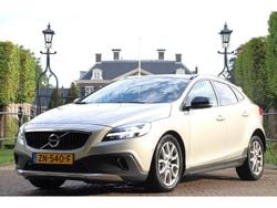 Bruin Gebruikt 2019 Volvo V40 CC Stationwagen | € 16.900 (Goede deal)