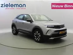 Grijs, metallic lak Gebruikt 2021 Opel Mokka-e Elegance SUV | € 15.845 (Eerlijke prijs)