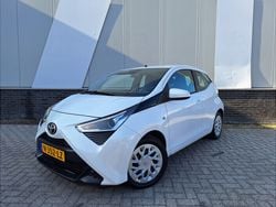 Wit Gebruikt 2022 Toyota Aygo X-play Hatchback | € 11.899 (Super prijs)