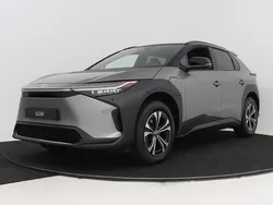 Rood parelmoer Nieuw 2025 Toyota bZ4X SUV | € 44.850 (Goede deal)
