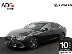 Zwart Nieuw 2025 Lexus ES300H Luxury Line Sedan | € 71.690