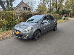 Grijs (metallic) Gebruikt 2012 Renault Clio IV Authentique Hatchback | € 2.500 (Eerlijke prijs)