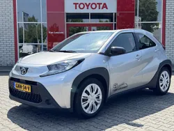 Grijs Gebruikt 2023 Toyota Aygo Play Hatchback | € 15.900 (Goede deal)
