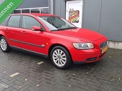 Rood Gebruikt 2005 Volvo V50 Kinetic Stationwagen | € 1.999 (Eerlijke prijs)