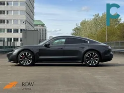 Grijs, metallic lak Gebruikt 2020 Porsche Taycan 4S Sedan | € 55.911 (Super prijs)