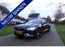 Grijs Gebruikt 2021 Volvo S60 R-Design Sedan | € 32.950 (Super prijs)