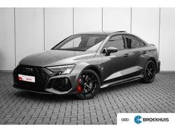 Grijs, metallic lak Gebruikt 2022 Audi RS3 Ambiente Hatchback | € 62.450 (Eerlijke prijs)