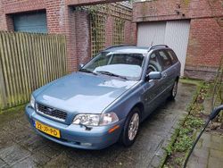 Blauw Gebruikt 2002 Volvo V40 Stationwagen | € 1.000 (Eerlijke prijs)
