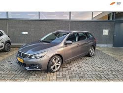 Grijs (metallic) Gebruikt 2017 Peugeot 308 SW Allure Stationwagen | € 12.250 (Iets duurder)