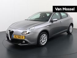 Grijs Gebruikt 2017 Alfa Romeo Giulietta Super Hatchback | € 15.440 (Eerlijke prijs)