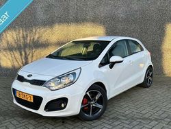 Wit Gebruikt 2011 Kia Rio Hatchback | € 4.995 (Eerlijke prijs)