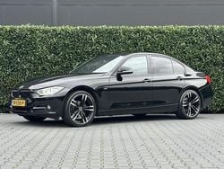 Zwart Gebruikt 2013 BMW 318 Sport Line Sedan | € 9.950 (Eerlijke prijs)