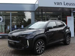 , metallic lak Gebruikt 2024 Toyota Yaris Cross Style SUV | € 29.890 (Eerlijke prijs)