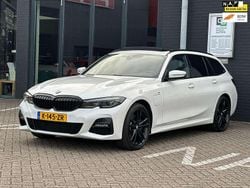 Wit Gebruikt 2021 BMW 330e Executive Stationwagen | € 30.999 (Eerlijke prijs)