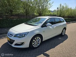 Wit Gebruikt 2013 Opel Astra Sport Stationwagen | € 5.895 (Eerlijke prijs)