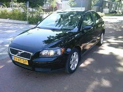 Zwart, metallic lak Gebruikt 2005 Volvo S40 Kinetic Sedan | € 1.499 (Eerlijke prijs)