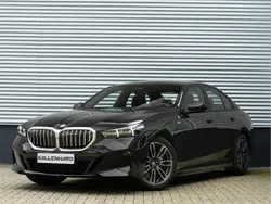 Zwart, metallic lak Gebruikt 2025 BMW 530 M Sport Sedan | € 61.875 (Duur)