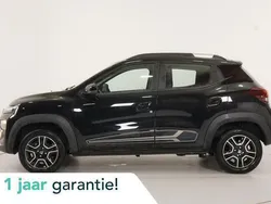 Zwart, metallic lak Gebruikt 2022 Dacia Spring Comfort Plus Hatchback | € 11.450 (Eerlijke prijs)