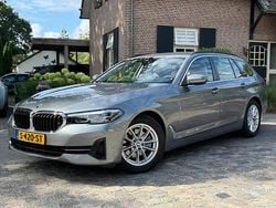 Grijs, metallic lak Gebruikt 2023 BMW 520 Comfort Edition Stationwagen | € 36.444
