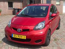 Rood Gebruikt 2010 Toyota Aygo Hatchback | € 1.500 (Eerlijke prijs)