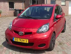 Rood Gebruikt 2010 Toyota Aygo Hatchback | € 1.500 (Eerlijke prijs)