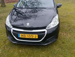 Zwart Gebruikt 2015 Peugeot 208 Access Hatchback | € 3.100 (Goede deal)