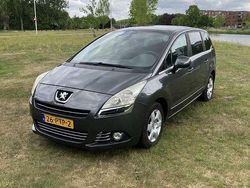 Grijs Gebruikt 2011 Peugeot 5008 MPV | € 3.250 (Goede deal)