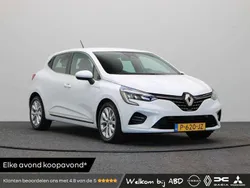 Blanc glacier 369 Gebruikt 2022 Renault Clio V Intens Hatchback | € 16.445 (Eerlijke prijs)
