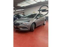 Grijs Gebruikt 2017 Opel Astra Edition Sedan | € 10.990 (Eerlijke prijs)