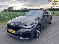 Grijs Gebruikt 2022 BMW 520 M Sport Stationwagen | € 31.950 (Eerlijke prijs)