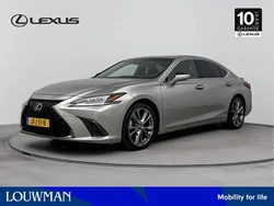 Sonic titanium (grijs metallic) Gebruikt 2018 Lexus ES300H Sport Line Sedan | € 42.995 (Duur)