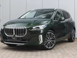 Groen Nieuw 2025 BMW 225 Active Tourer Luxury Line MPV | € 62.791 (Eerlijke prijs)
