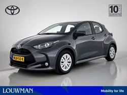 Grijs Gebruikt 2024 Toyota Yaris Hybrid Active Hatchback | € 23.445 (Eerlijke prijs)