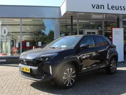 , metallic lak Gebruikt 2024 Toyota Yaris Cross Style SUV | € 29.490 (Eerlijke prijs)
