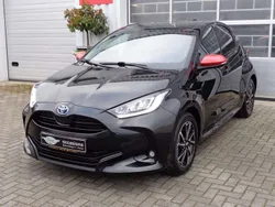 Zwart Gebruikt 2022 Toyota Yaris Hybrid Hatchback | € 19.900 (Goede deal)