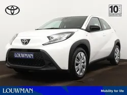 Wit Nieuw 2025 Toyota Aygo Play Hatchback | € 21.549 (Eerlijke prijs)
