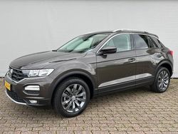 Bruin Gebruikt 2020 VW T-Roc Style SUV | € 25.750 (Goede deal)