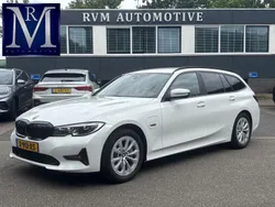 Wit Gebruikt 2021 BMW 330e Executive Stationwagen | € 31.899 (Super prijs)