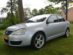 Grijs Gebruikt 2006 VW Jetta Trendline Sedan | € 2.599 (Eerlijke prijs)