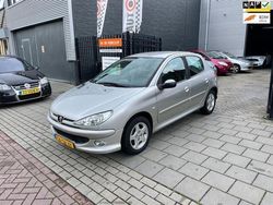 Grijs Gebruikt 2006 Peugeot 206 Hatchback | € 1.499 (Eerlijke prijs)