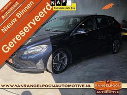 Blauw Gebruikt 2016 Volvo V40 Summum Stationwagen | € 12.695 (Eerlijke prijs)