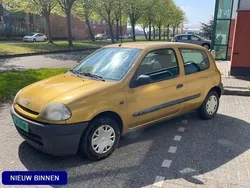Geel Gebruikt 1999 Renault Clio II Hatchback | € 1.450 (Duur)