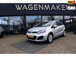 Grijs (metallic) Gebruikt 2014 Kia Rio Comfort Hatchback | € 5.950 (Eerlijke prijs)